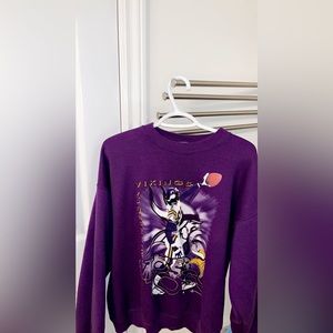 Vintage Vikings crew neck! Found at a thrift store in London England!